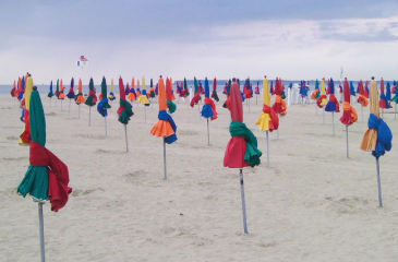 La plage de Deauville à proximité du gite le Colombier de la Lanterne en Normandie