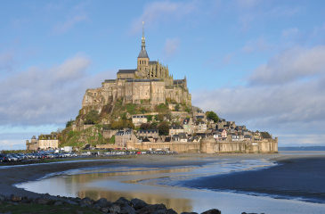 Mont Saint Michel next to the cottage le Colombier de la Lanterne in Normandy